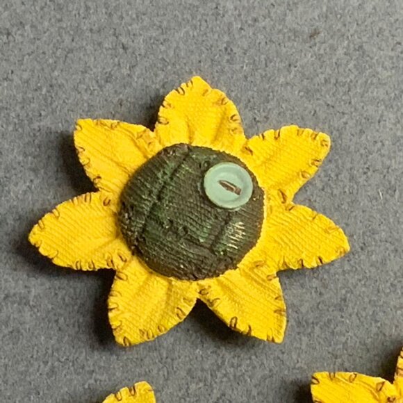 Quacker Factory Sunflower Button Covers Set Of 3 Yellow Green Floral Resin Retro - Picture 4 of 6